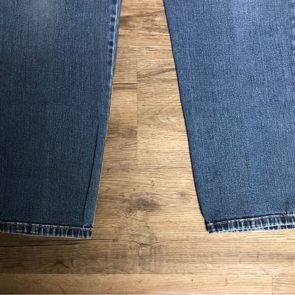 Gloria Vanderbilt Woman’s Jeans, Size 12 - Picture 2 of 8